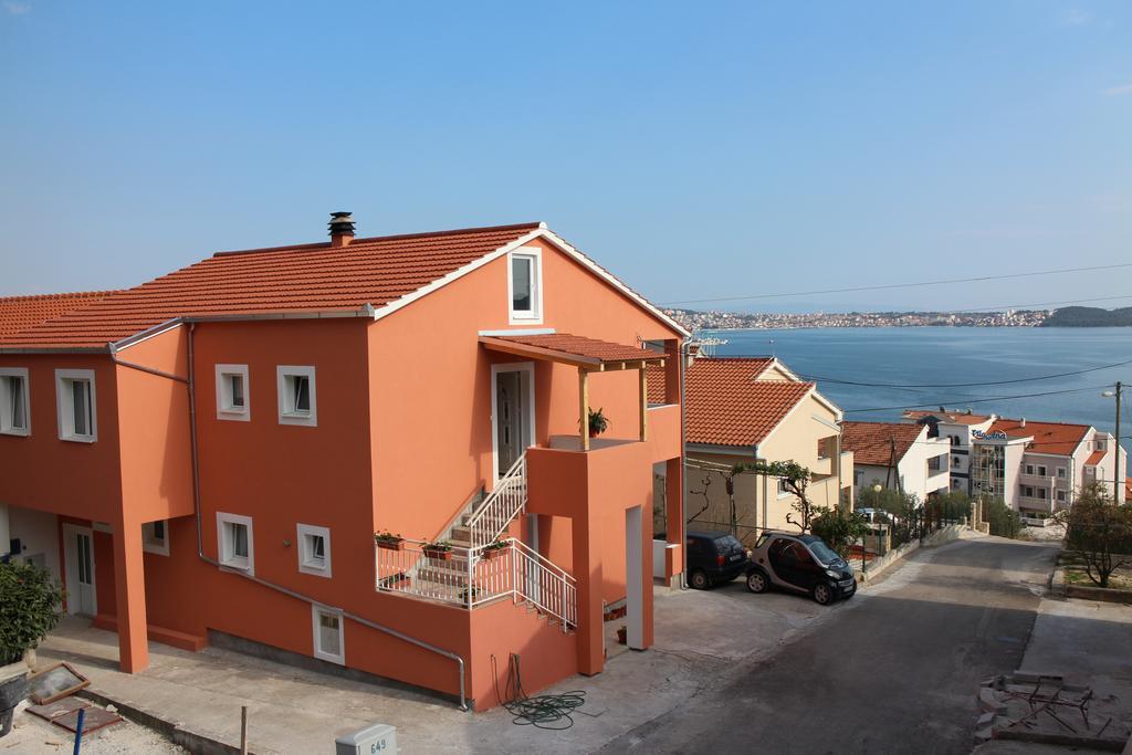 Apartments Valjan Traù Esterno foto
