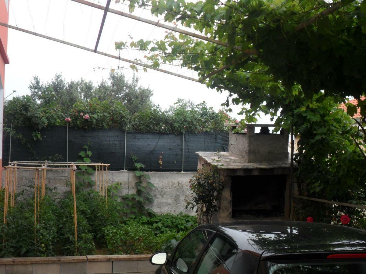 Apartments Valjan Traù Esterno foto